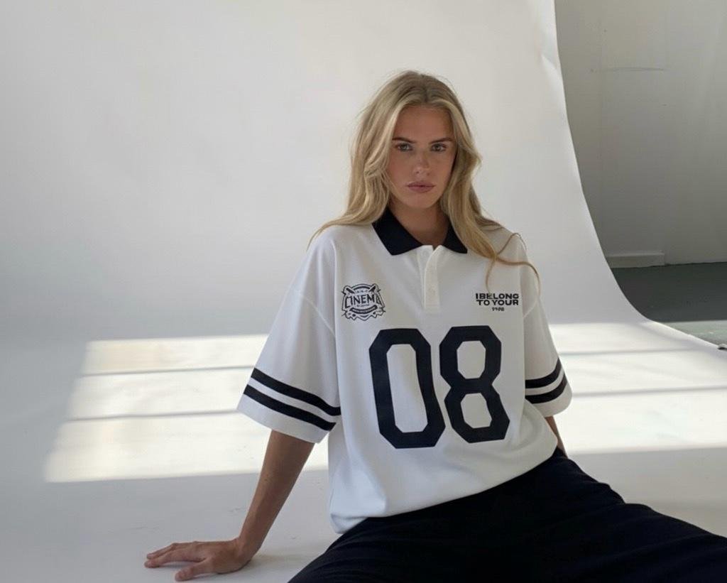 camiseta tipo polo varsity