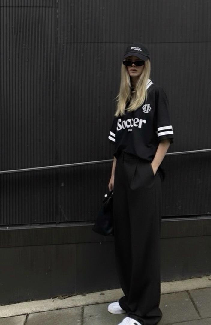 camiseta tipo polo varsity - Image 2